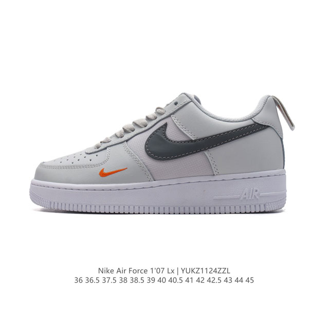 耐克 Nike Air Force 1 '07 Low 空军一号含气垫 小白鞋 低帮百搭厚底增高休闲运动板鞋。柔软、弹性十足的缓震性能和出色的中底设计，横跨复古