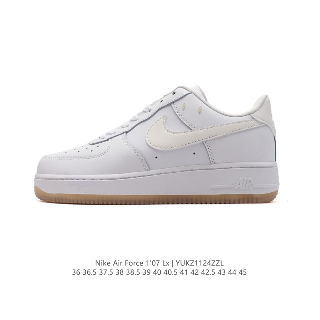 耐克 Nike Air Force 1 '07 Low 空军一号含气垫 小白鞋 低帮百搭厚底增高休闲运动板鞋。柔软、弹性十足的缓震性能和出色的中底设计，横跨复古