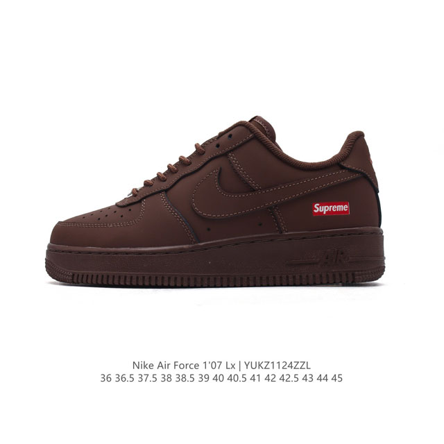 耐克 Nike Air Force 1 '07 Low 空军一号含气垫 小白鞋 低帮百搭厚底增高休闲运动板鞋。柔软、弹性十足的缓震性能和出色的中底设计，横跨复古