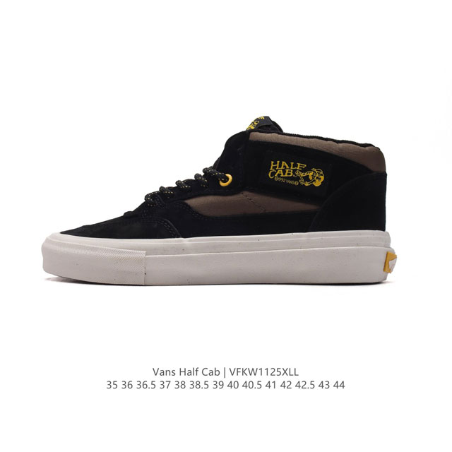 公司级vans 万斯 Half Cab 秋冬中帮硫化休闲板鞋 经典复古男女鞋情侣鞋硫化运动鞋。 此次以half Cab 为基准，设计师大面积采用高端全翻毛皮打造