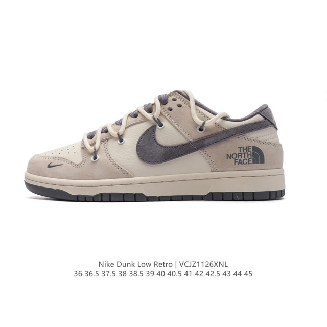 公司级 耐克 Nike Dunk Low Retro 运动鞋复古解构绑带板鞋 双鞋带 北面北脸 联名。作为 80 年代经典篮球鞋款，起初专为硬木球场打造，后来成