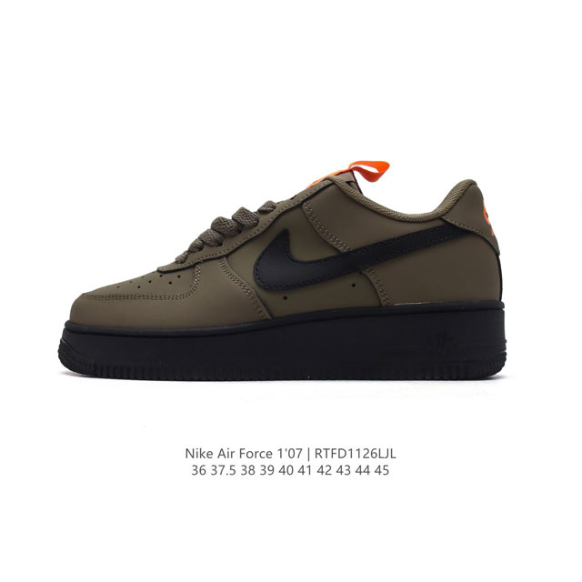 耐克 Nike Air Force 1 '07 Low 空军一号含气垫 小白鞋 低帮百搭厚底增高休闲运动板鞋。柔软、弹性十足的缓震性能和出色的中底设计，横跨复古