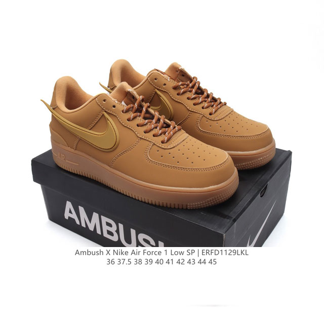 耐克 空军一号 Af1 低帮休闲板鞋 Ambush X Nk Air Force 1'07 Low Sp 空军一号联名标志性的swoosh延伸至鞋跟之外，鞋舌和