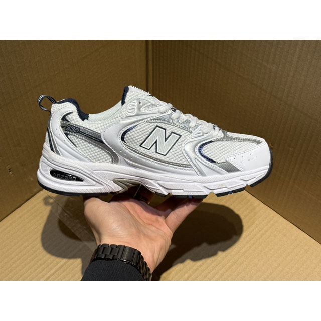 Kz神版特价new Balance Nb530 新百伦复古透气跑步鞋 抛弃过往以皮革为主的人气轮廓 以极具复古风范的跑鞋外观呈现 设计上全鞋以简约清爽的纯白色作