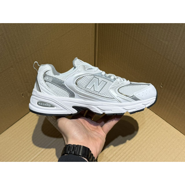 Kz神版特价new Balance Nb530 新百伦复古透气跑步鞋 抛弃过往以皮革为主的人气轮廓 以极具复古风范的跑鞋外观呈现 设计上全鞋以简约清爽的纯白色作