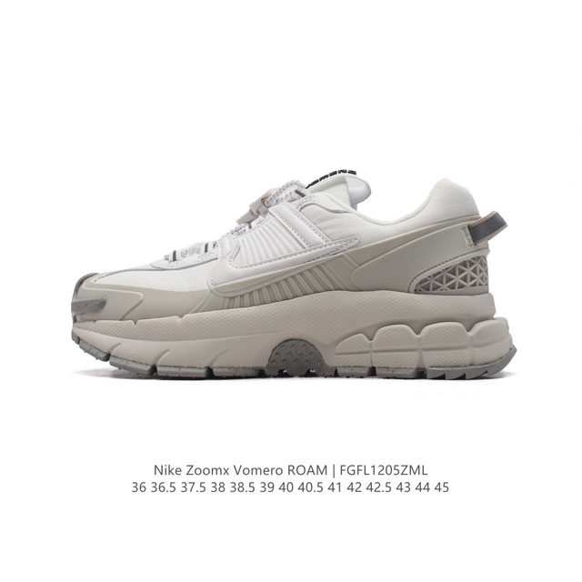 公司级耐克nike Zoom Vomero Roam 马拉松复古跑五代休闲运动慢跑鞋 厚底增高老爹鞋。采用环保纤维革饰片组合网眼布鞋面材质 升级正确后跟tpu加