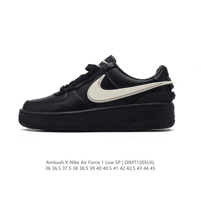 耐克 空军一号 Af1 低帮休闲板鞋 Ambush X Nk Air Force 1'07 Low Sp 空军一号联名标志性的swoosh延伸至鞋跟之外，鞋舌和