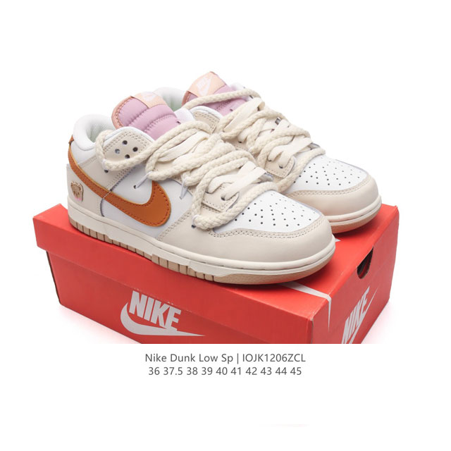 耐克 Nike Dunk Low Sp 运动滑板鞋 解构绑带 双鞋带系统延续了今年的代表性风格，搭配亮粉色鞋带，保持了 Dunk Sb Low 街头属性的同时，