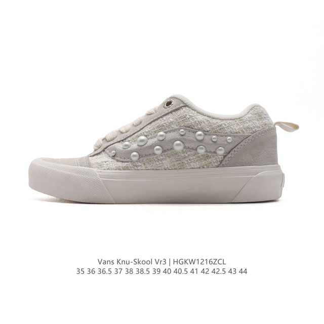 万斯 Vans Knu-Skool Vr3 Lx 面包鞋皮革与织物拼接鞋面。坎普尔 茱利安系列低帮复古硫化休闲运动板鞋“肥胖版大logo”要说整个年最为热门的鞋