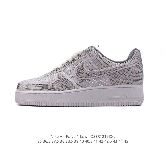 耐克 Nike Air Force 1 '07 Low 空军一号含气垫 满钻 低帮百搭厚底增高休闲运动板鞋。柔软、弹性十足的缓震性能和出色的中底设计，横跨复古与