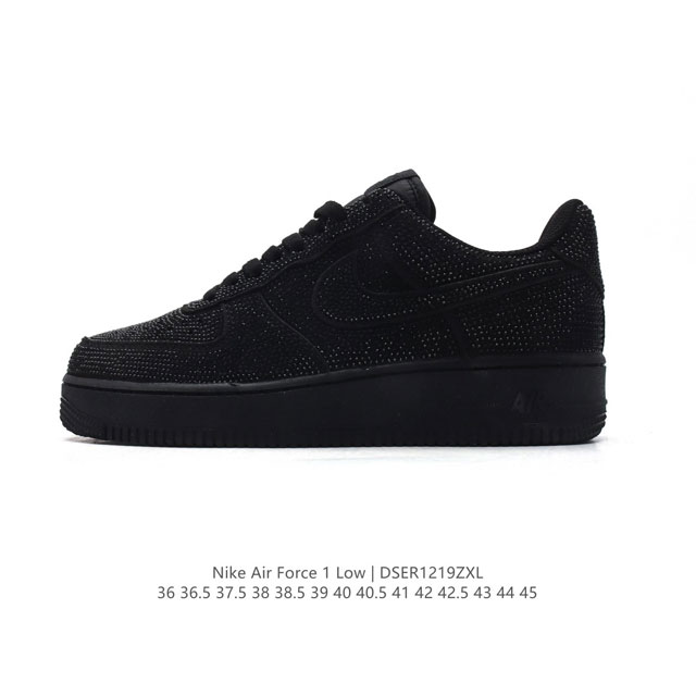 耐克 Nike Air Force 1 '07 Low 空军一号含气垫 满钻 低帮百搭厚底增高休闲运动板鞋。柔软、弹性十足的缓震性能和出色的中底设计，横跨复古与