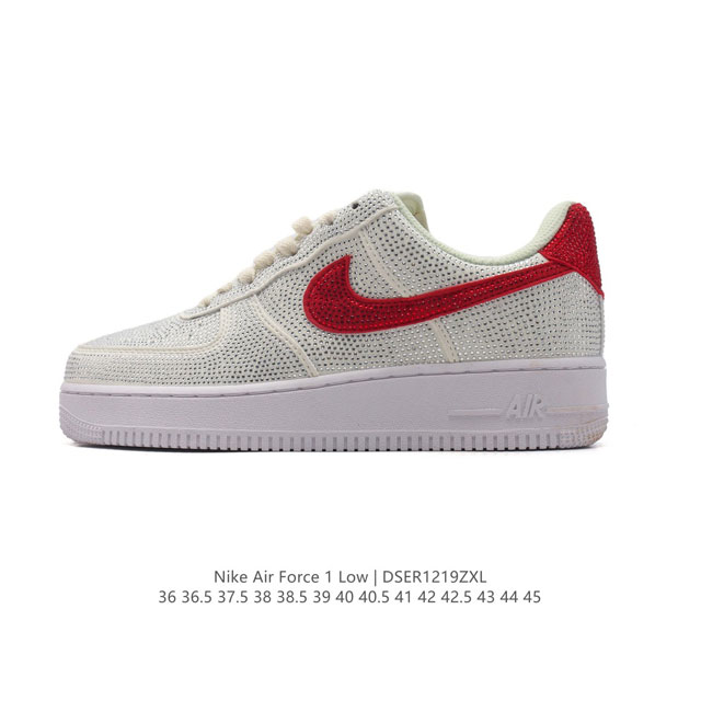 耐克 Nike Air Force 1 '07 Low 空军一号含气垫 满钻 低帮百搭厚底增高休闲运动板鞋。柔软、弹性十足的缓震性能和出色的中底设计，横跨复古与