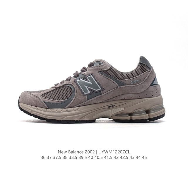 新百伦 New Balance 2002R 跑鞋 男女运动鞋厚底老爹鞋。沿袭了面世之初的经典科技，以 Encap 中底配以升级版 N-Ergy 缓震物料。鞋面则