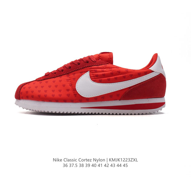 Nike Classic Cortez Nylon 耐克阿甘鞋男女子运动鞋，秉承元年款经典风格，糅合防水鞋面设计，令双足保持干爽舒适。防水锦纶鞋面强势抵御风雨侵