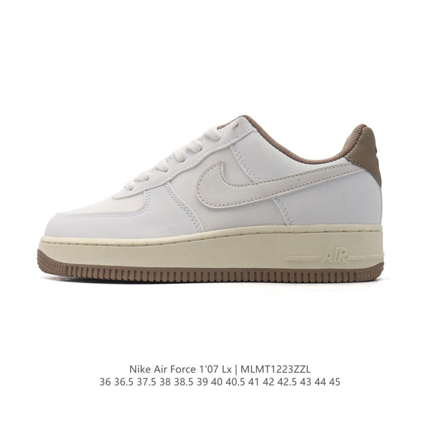 耐克 Nike Air Force 1 '07 Low 空军一号含气垫 小白鞋 低帮百搭厚底增高休闲运动板鞋。柔软、弹性十足的缓震性能和出色的中底设计，横跨复古