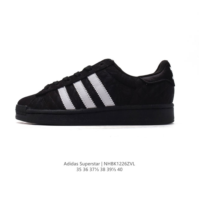 阿迪达斯 新款 Adidas Superstar 三叶草 经典贝壳头系列 新款休闲板鞋潮流女士运动鞋 。鞋面织物材质 标志性的贝壳鞋头，锯齿三条纹，简约的线条。