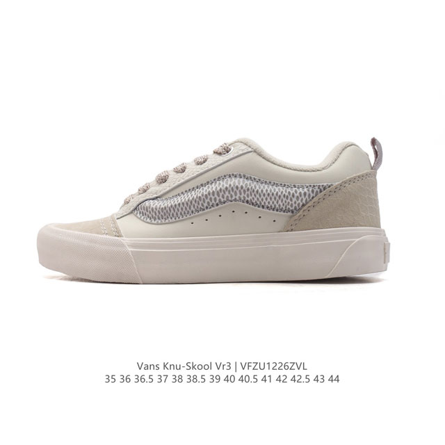 万斯 Vans Knu-Skool Vr3 Lx 面包鞋皮革鞋面。坎普尔 茱利安系列低帮复古硫化休闲运动板鞋“肥胖版大logo”要说整个年最为热门的鞋型之一，