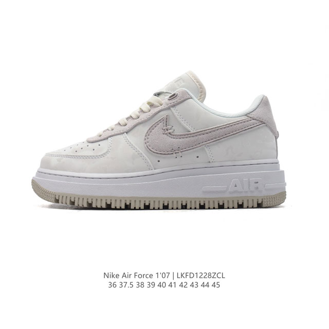 耐克 Nike Air Force 1 Low Luxe 空军一号低帮厚底休闲运动板鞋 鞋款以1982年原版经典的 Air Force 1 Luxe 为蓝本，继