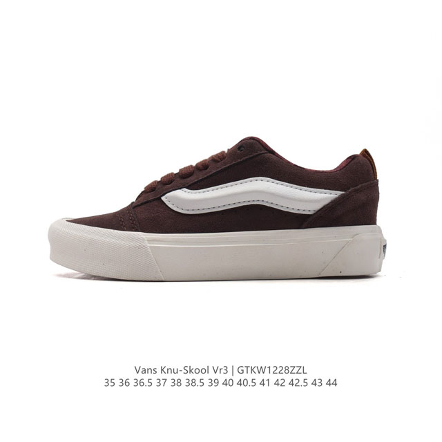 万斯 Vans Knu-Skool Vr3 Lx 面包鞋皮革鞋面。坎普尔 茱利安系列低帮复古硫化休闲运动板鞋“肥胖版大logo”要说整个年最为热门的鞋型之一，