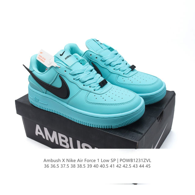 耐克 空军一号 Af1 低帮休闲板鞋 Ambush X Nk Air Force 7 Low Sp 空军一号联名标志性的swoosh延伸至鞋跟之外，鞋舌和鞋垫上