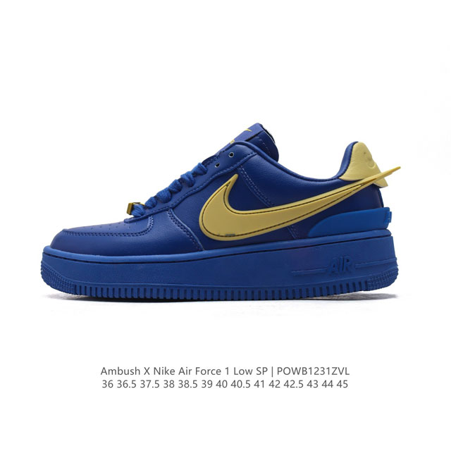 耐克 空军一号 Af1 低帮休闲板鞋 Ambush X Nk Air Force 7 Low Sp 空军一号联名标志性的swoosh延伸至鞋跟之外，鞋舌和鞋垫上