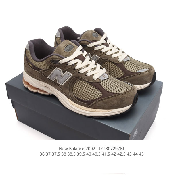 新百伦 New Balance 2002R 跑鞋 男女运动鞋厚底老爹鞋。沿袭了面世之初的经典科技，以 Encap 中底配以升级版 N-Ergy 缓震物料。鞋面则