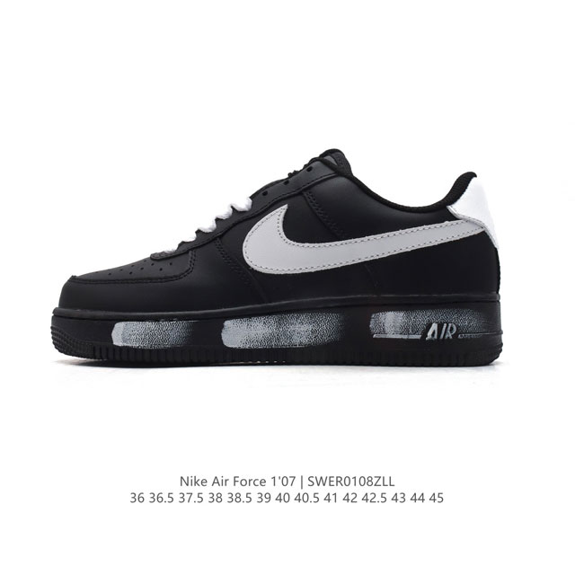 耐克 Nike Air Force 1 '07 Low 空军一号含气垫 低帮百搭厚底增高休闲运动板鞋。柔软、弹性十足的缓震性能和出色的中底设计，横跨复古与现代的