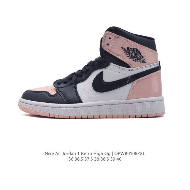 耐克女款运动板鞋 Nike Air Jordan 1 Retro High Og 乔丹一代aj1 乔1 Aj1 篮球鞋复刻运动鞋。皮面高帮板鞋的设计灵感源自运动