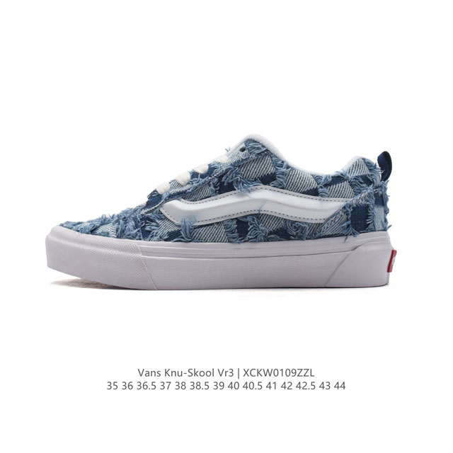 万斯 Vans Knu-Skool Vr3 Lx 面包鞋牛仔布鞋面。坎普尔 茱利安系列低帮复古硫化休闲运动板鞋“肥胖版大logo”要说整个年最为热门的鞋型之一，