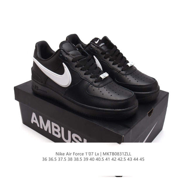 耐克 空军一号 Af1 低帮休闲板鞋 Ambush X Nk Air Force 7 Low Sp 空军一号联名标志性的Swoosh延伸至鞋跟之外，鞋舌和鞋垫上