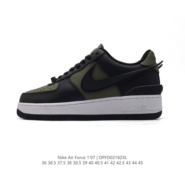 耐克 空军一号 Af1 低帮休闲板鞋 Ambush X Nk Air Force 1'07 Low Sp 空军一号联名标志性的Swoosh延伸至鞋跟之外，鞋舌和