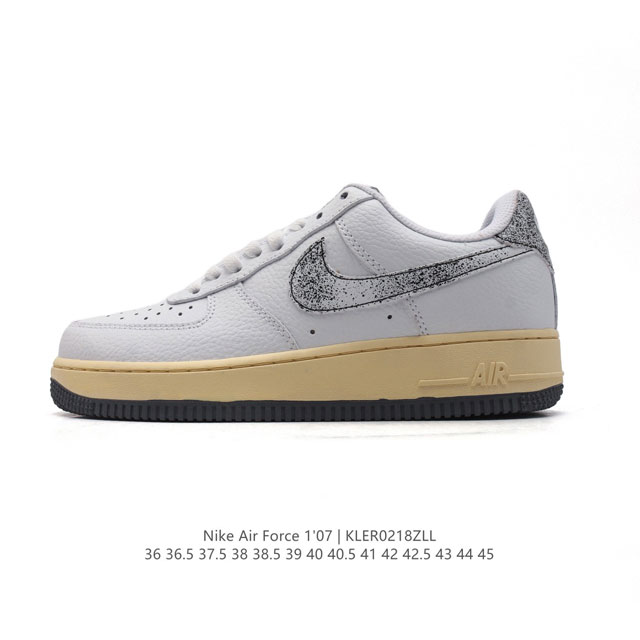 耐克Nike Air Force 1 Low 空军一号 Af1 小白鞋 低帮百搭厚底增高休闲运动板鞋。柔软、弹性十足的缓震性能和出色的中底设计，横跨复古与现代的