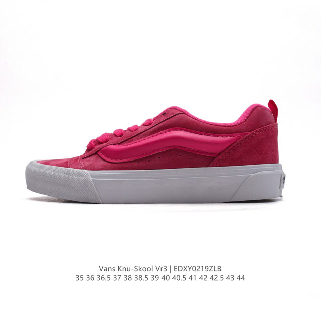 万斯 Vans Knu-Skool Vr3 Lx 面包鞋皮革鞋面。坎普尔 茱利安系列低帮复古硫化休闲运动板鞋“肥胖版大Logo”要说整个年最为热门的鞋型之一，