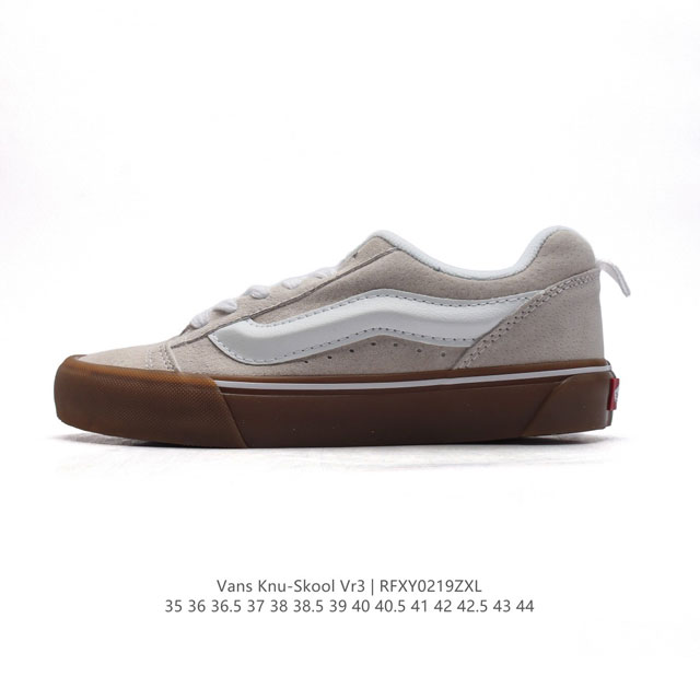 万斯 Vans Knu-Skool Vr3 Lx 面包鞋皮革鞋面。坎普尔 茱利安系列低帮复古硫化休闲运动板鞋“肥胖版大Logo”要说整个年最为热门的鞋型之一，