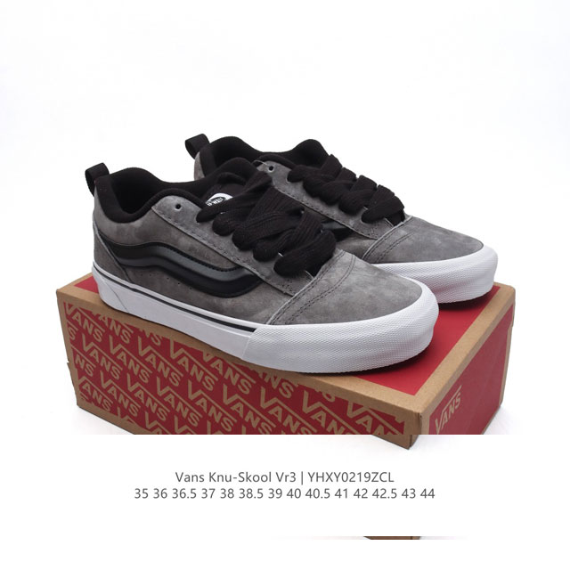 万斯 Vans Knu-Skool Vr3 Lx 面包鞋皮革鞋面。坎普尔 茱利安系列低帮复古硫化休闲运动板鞋“肥胖版大Logo”要说整个年最为热门的鞋型之一，