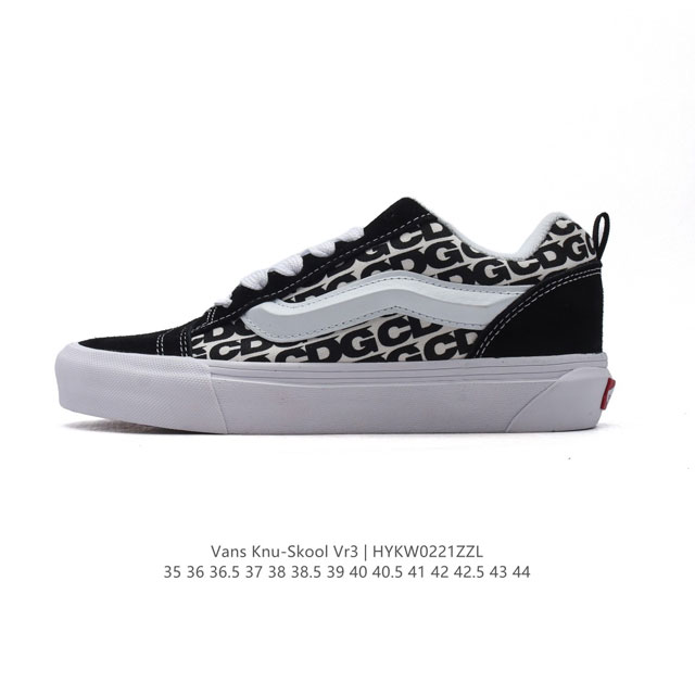 万斯 Vans Knu-Skool Vr3 Lx 面包鞋皮革鞋面。坎普尔 茱利安系列低帮复古硫化休闲运动板鞋“肥胖版大Logo”要说整个年最为热门的鞋型之一，