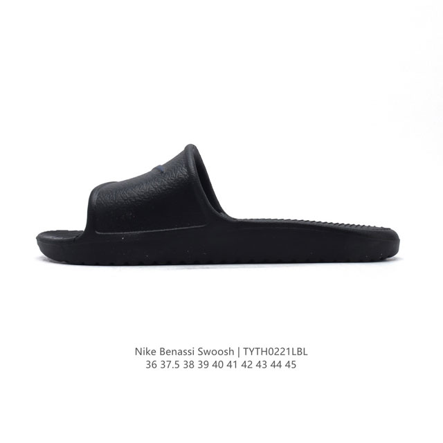 斯图西联名款Stussy X Nike Benassi 拖鞋 一字拖男女凉拖鞋沙滩鞋 家具休闲凉拖鞋。一直广受青睐的Nike Sportswear 主打单品搭载 - 点击图像关闭