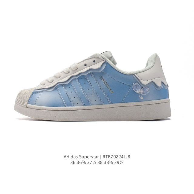 阿迪达斯 Adidas Superstar 三叶草经典贝壳头系列 新款休闲板鞋潮流女士运动鞋 。鞋面柔软皮革材质 标志性的贝壳鞋头，锯齿三条纹，简约的线条。就连 - 点击图像关闭