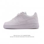 真标 耐克 Nike Air Force 1 '07 Low 空军一号含气垫 小白鞋 低帮百搭厚底增高休闲运动板鞋。柔软、弹性十足的缓震性能和出色的中底设计，横