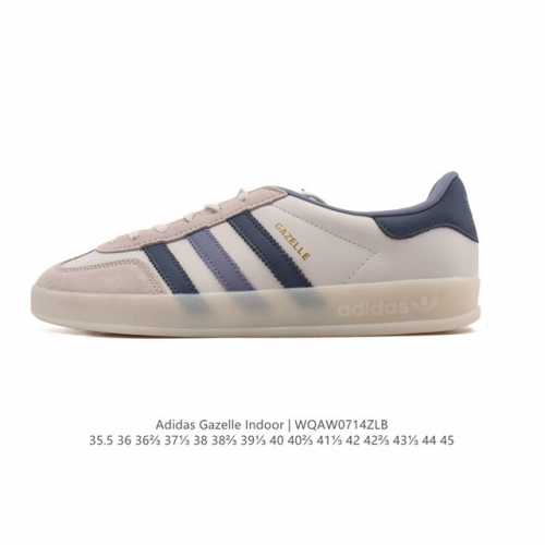 阿迪达斯 Adidas Originals Gazelle Indoor复古三叶草防滑透明橡胶板鞋经典运动鞋。这款经典鞋,忠于原版设计,缀撞色三条纹和鞋跟饰片。