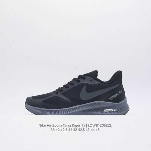 耐克 男鞋飞马 登月7代 Zoom Winflo 7X 登月系列训练跑步鞋 缓震增高休闲运动跑步鞋大爆款旅游出行必入跑鞋！ 科技含量顶呱呱 1. 非凡舒适 鞋舌