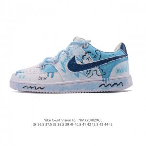 公司级 耐克Nike Court Vision Low 校园风低帮复古篮球板鞋运动鞋 解构绑带 双鞋带。延续80年代复古篮球鞋，添加学院风细节。皮革组合鞋面，利
