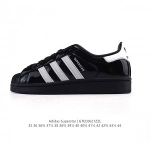 阿迪达斯 Adidas Superstar 2025年新款鞋子 蛇年新款经典贝壳头系列 新款休闲板鞋潮流男女士运动鞋 。鞋面柔软皮革拼接材质 标志性的贝壳鞋头，