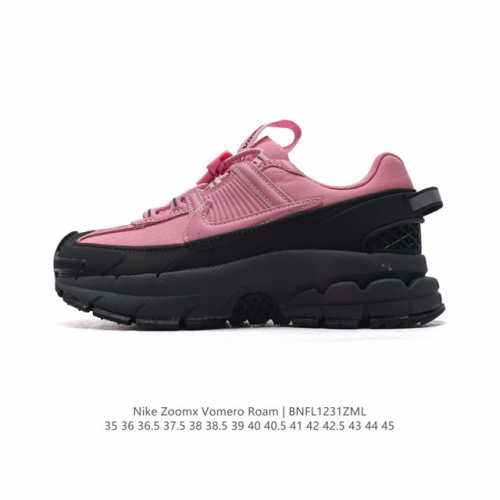 公司级耐克nike Zoom Vomero Roam 马拉松复古跑五代休闲运动慢跑鞋 厚底增高老爹鞋。采用环保纤维革饰片组合网眼布鞋面材质 升级正确后跟tpu加