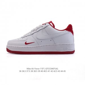 耐克 Nike Air Force 1 '07 Low 空军一号含气垫 小白鞋 低帮百搭厚底增高休闲运动板鞋。柔软、弹性十足的缓震性能和出色的中底设计，横跨复古