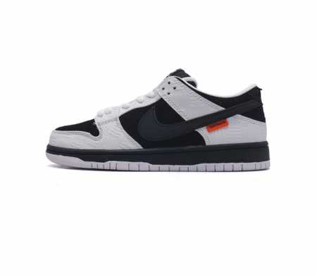 真标 耐克 Tightbooth X Nike Sb Dunk Low 联名熊猫 滑板鞋 鞋面采用麂皮和皮革材质打造 带来不俗的视觉层次感 其中在白色皮革上印有 - 点击图像关闭