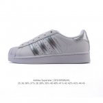 公司级 阿迪达斯 Adidas Superstar 2025年新款鞋子 蛇年新款经典贝壳头系列 新款休闲板鞋潮流男女士运动鞋 。鞋面柔软皮革拼接材质 标志性的贝