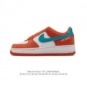 耐克 Nike Air Force 1 '07 Low 空军一号含气垫 小白鞋 低帮百搭厚底增高休闲运动板鞋。柔软、弹性十足的缓震性能和出色的中底设计，横跨复古