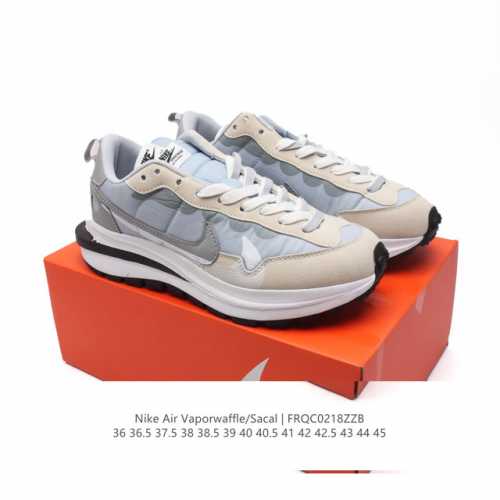 耐克 Sacai X Nike Vaporwaffle 华夫三代3.0 走秀重磅联名款厚底增高运动鞋 。鞋款由Pegasus与Vaporfly两款鞋型的设计元素