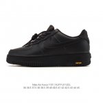 耐克 Nike Air Force 1 '07 Low 空军一号含气垫 低帮百搭厚底增高休闲运动板鞋。柔软、弹性十足的缓震性能和出色的中底设计，横跨复古与现代的